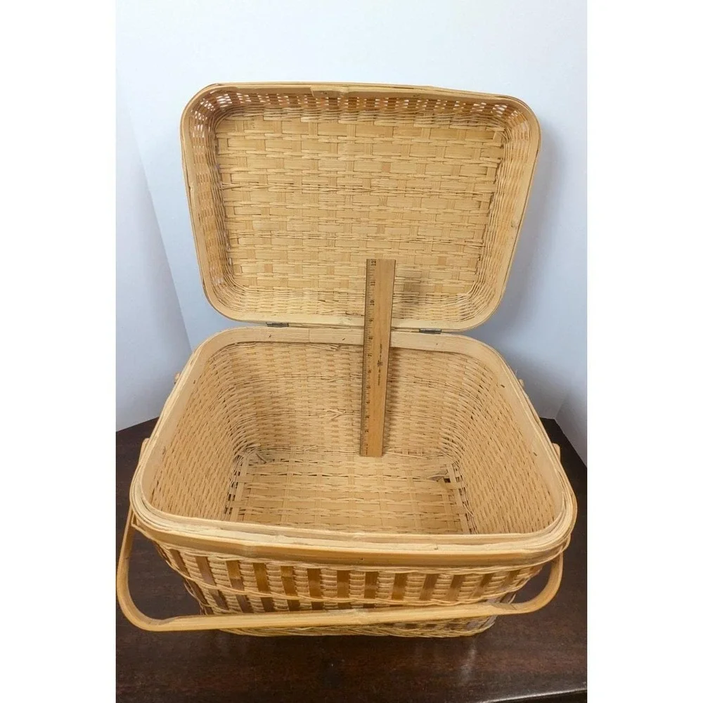 Vintage Woven Wicker Picnic Basket Hinged Lid Folding Handles Storage Tote Brown